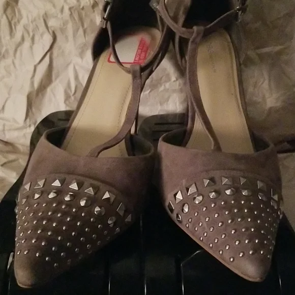 ☆☆Final Price☆☆ BCBGeneration Gray Suede Ankle Strap Heels Size 10M - Picture 9 of 10